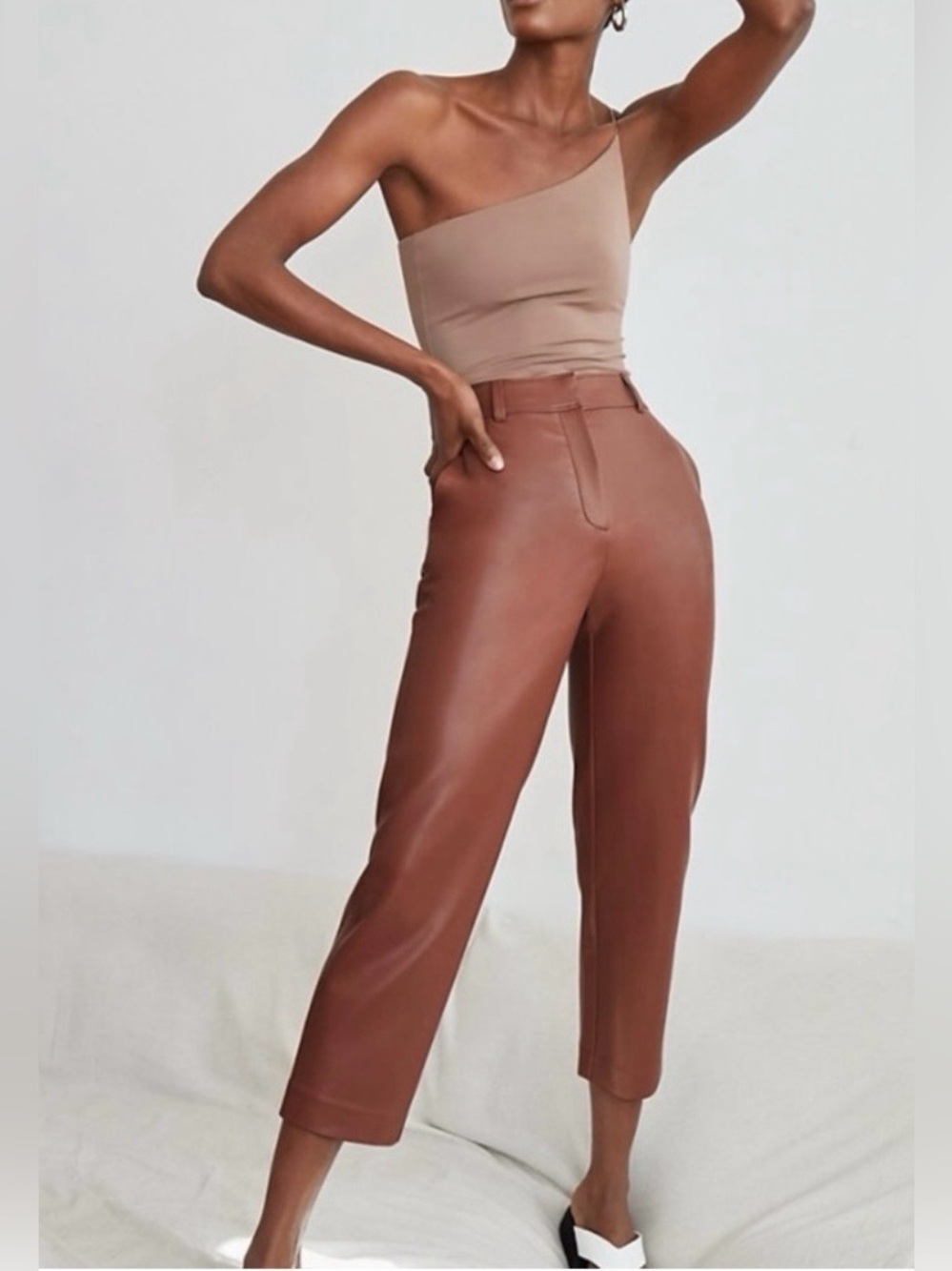 Babaton Aritzia Command Cropped Vegan Leather Pant in Patina Brown Size 2